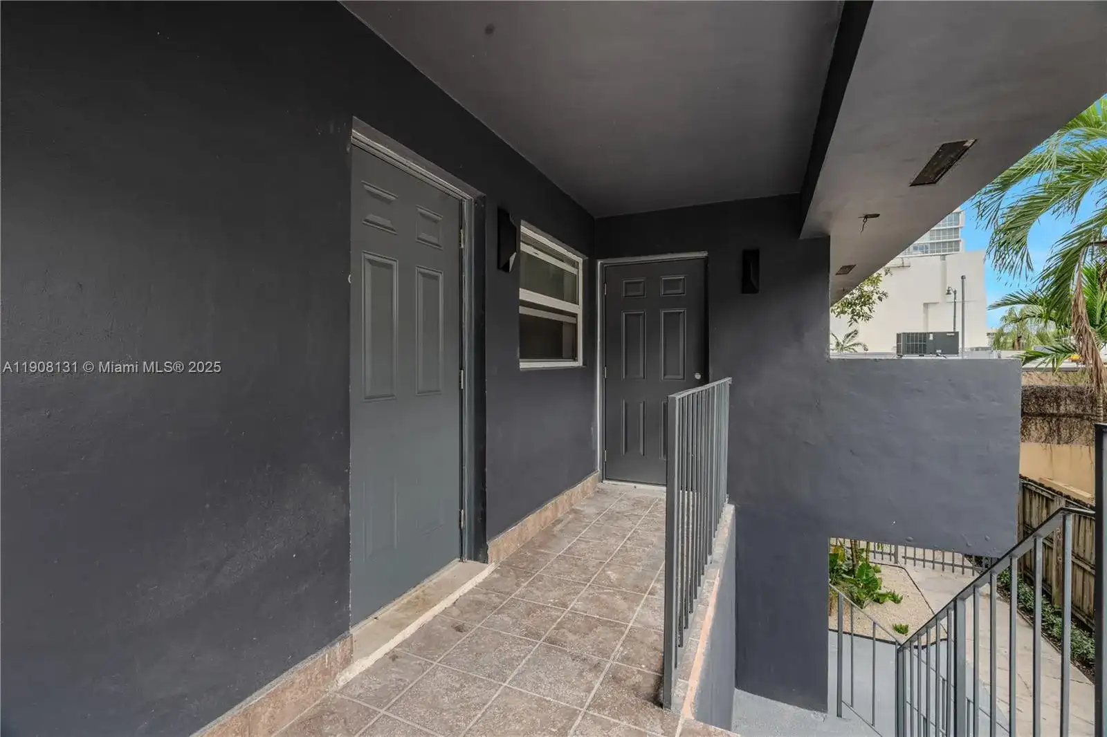 421 SW 9th St # 3, Miami FL 33130 photo 2