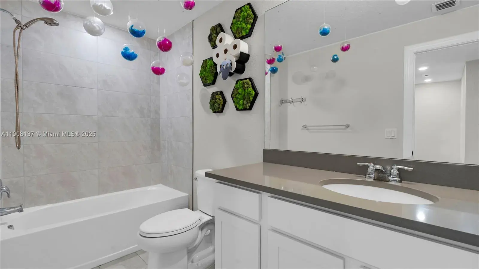 2913 Olivia Ave, Lauderdale Lakes FL 33311