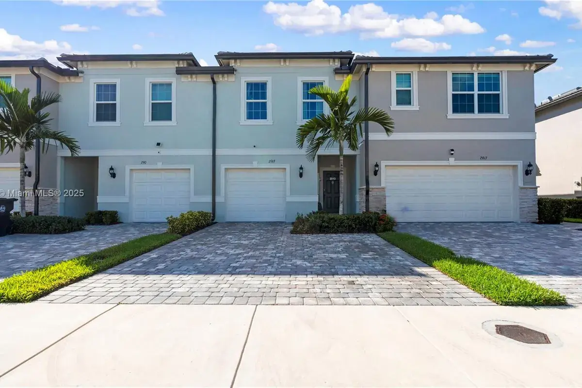 2913 Olivia Ave, Lauderdale Lakes FL 33311