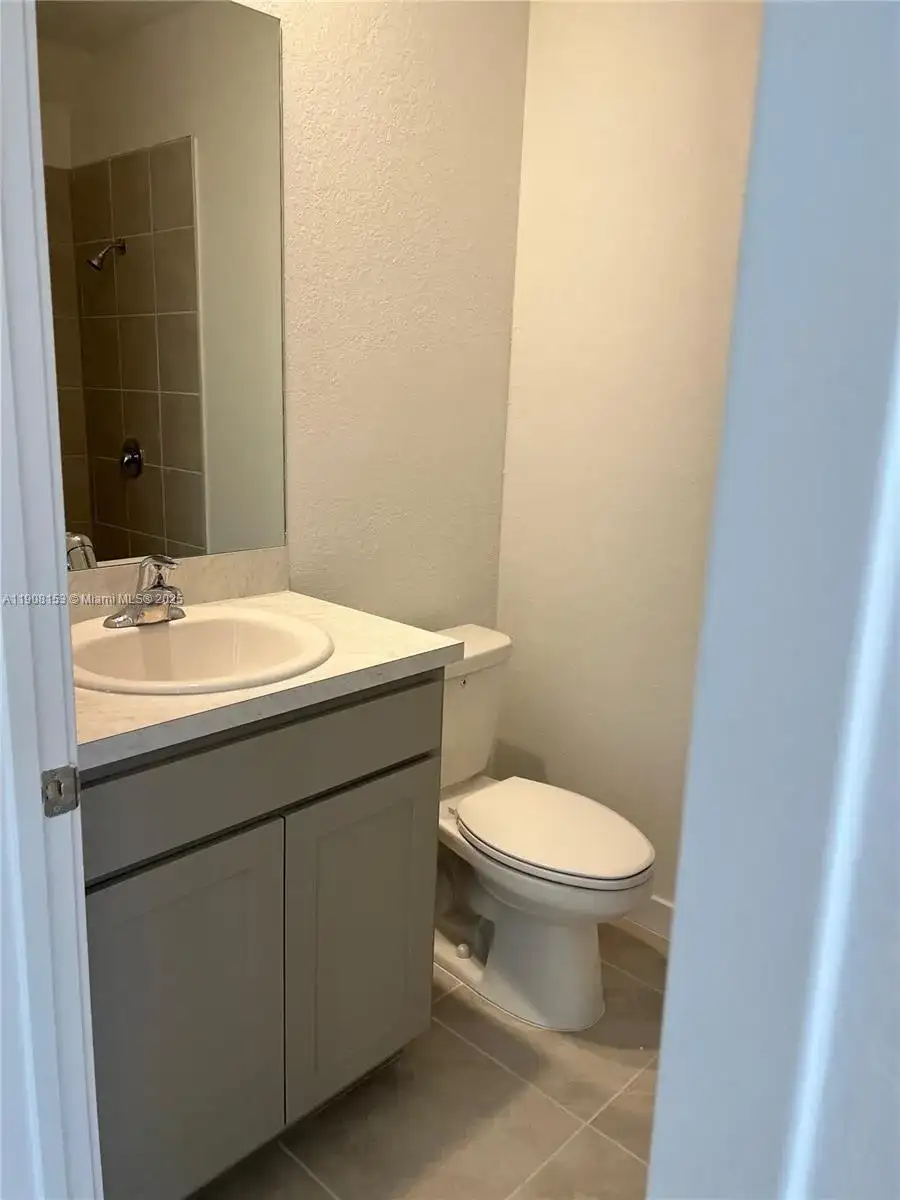 326 NE 1st Dr, Florida City FL 33034 photo 4