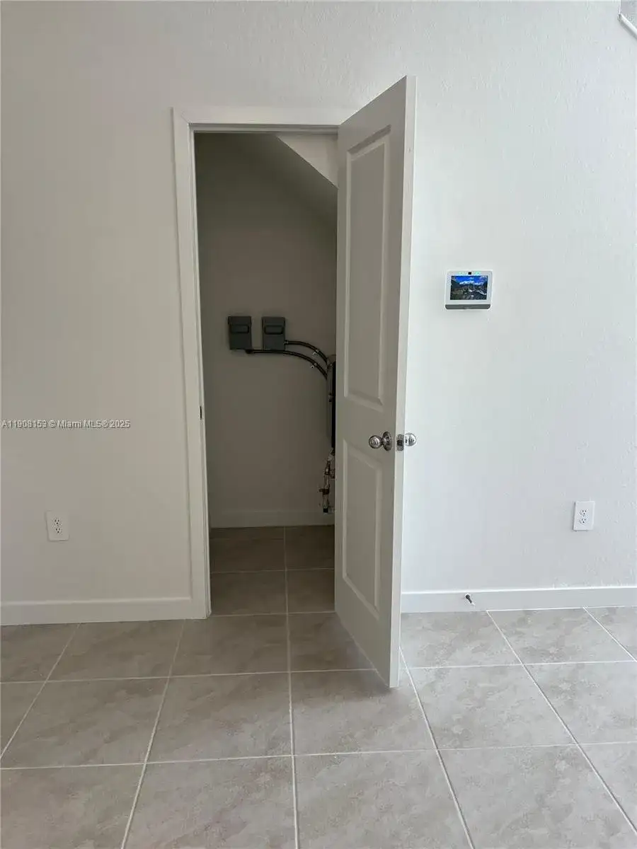 326 NE 1st Dr, Florida City FL 33034 photo 5