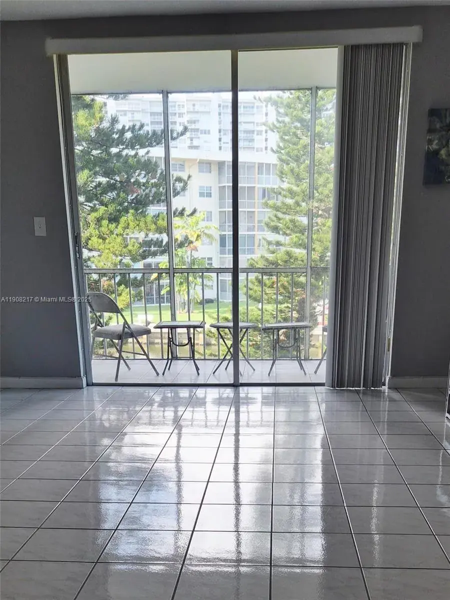 2905 Point East Dr # L312, Aventura FL 33160
