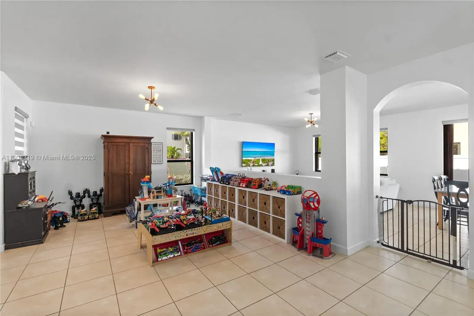 3573 W 93rd Pl, Hialeah FL 33018 photo 3