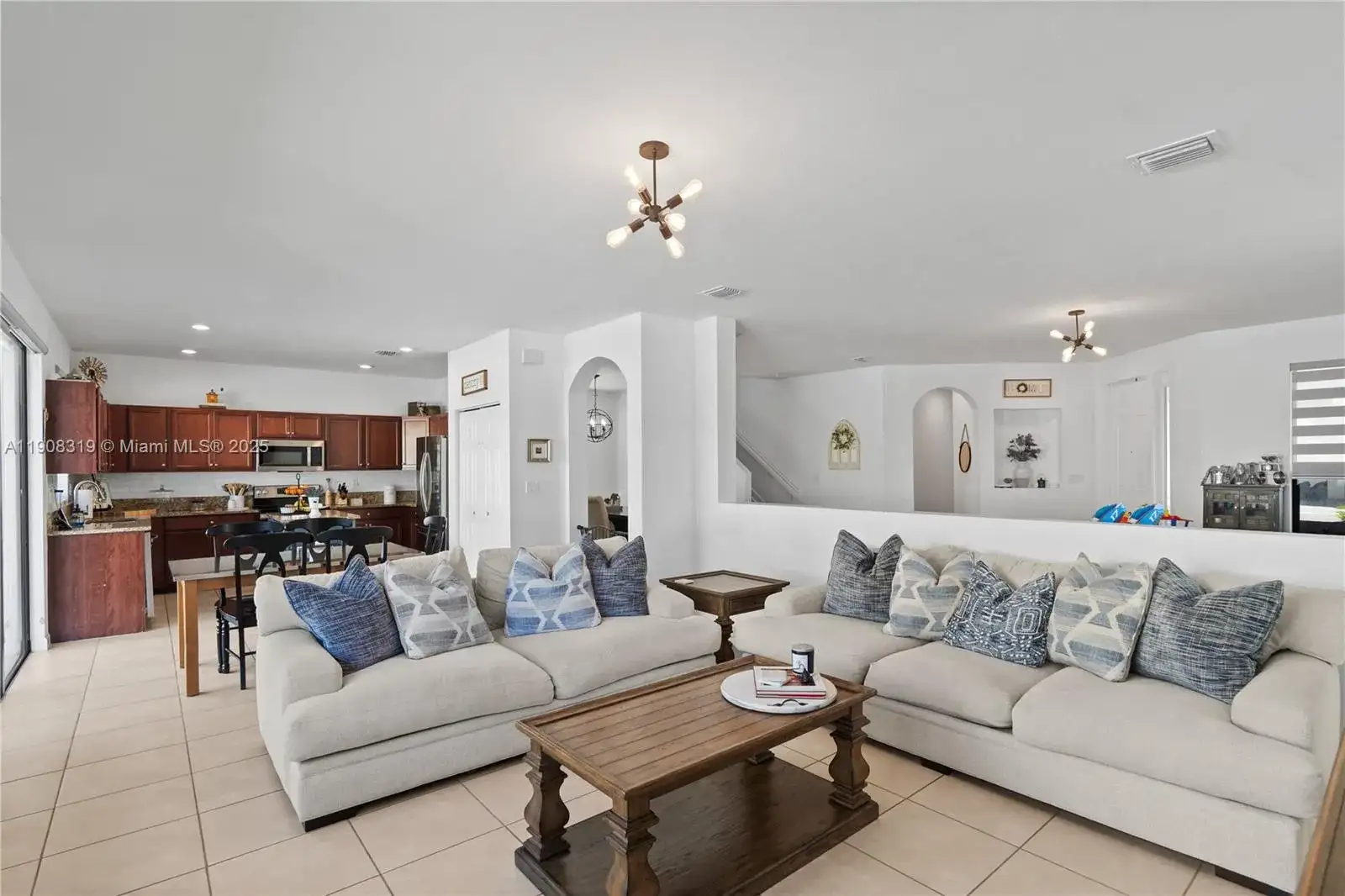 3573 W 93rd Pl, Hialeah FL 33018 photo 4