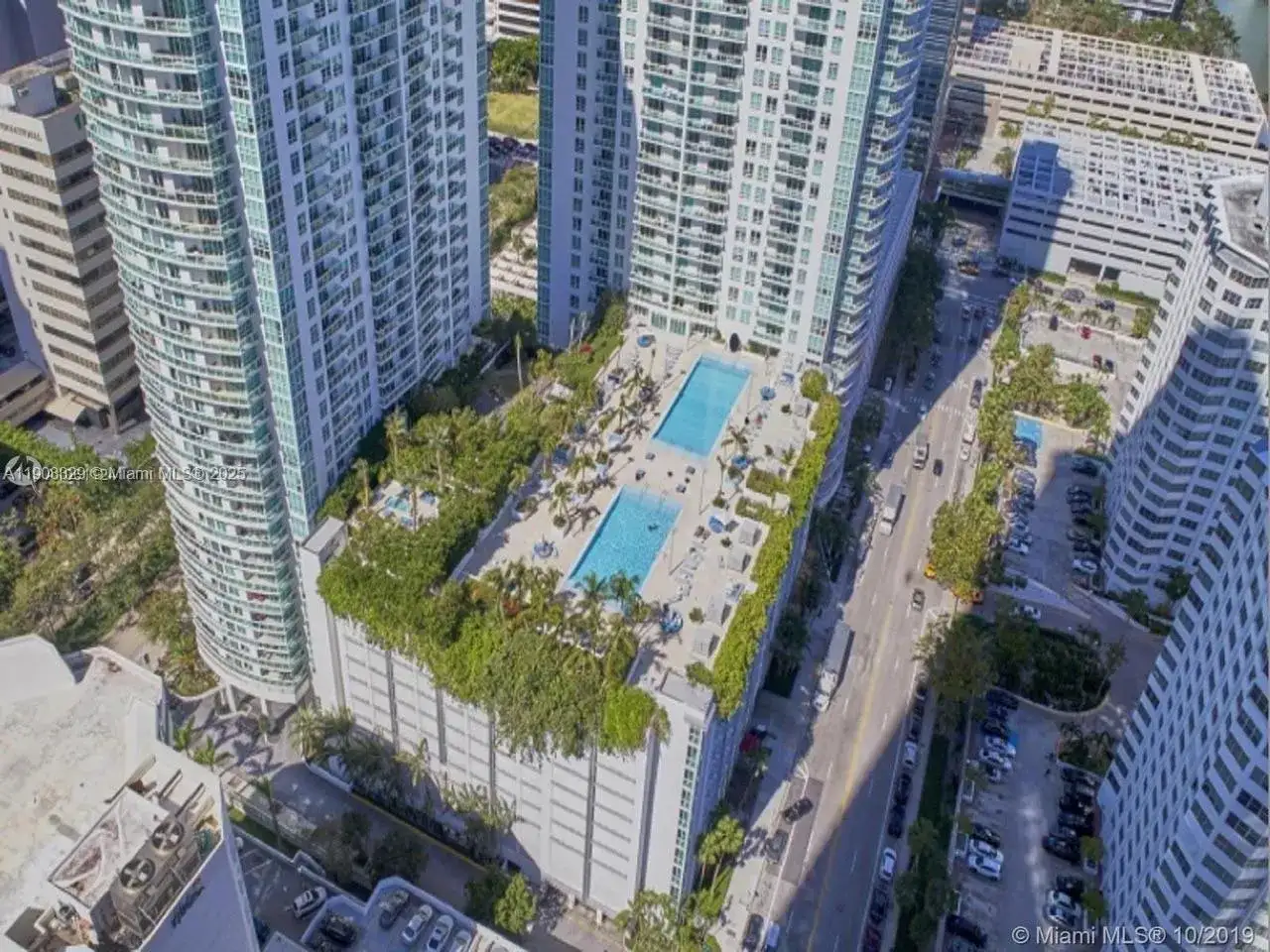 950 Brickell Bay Dr # 2707, Miami FL 33131 photo 2