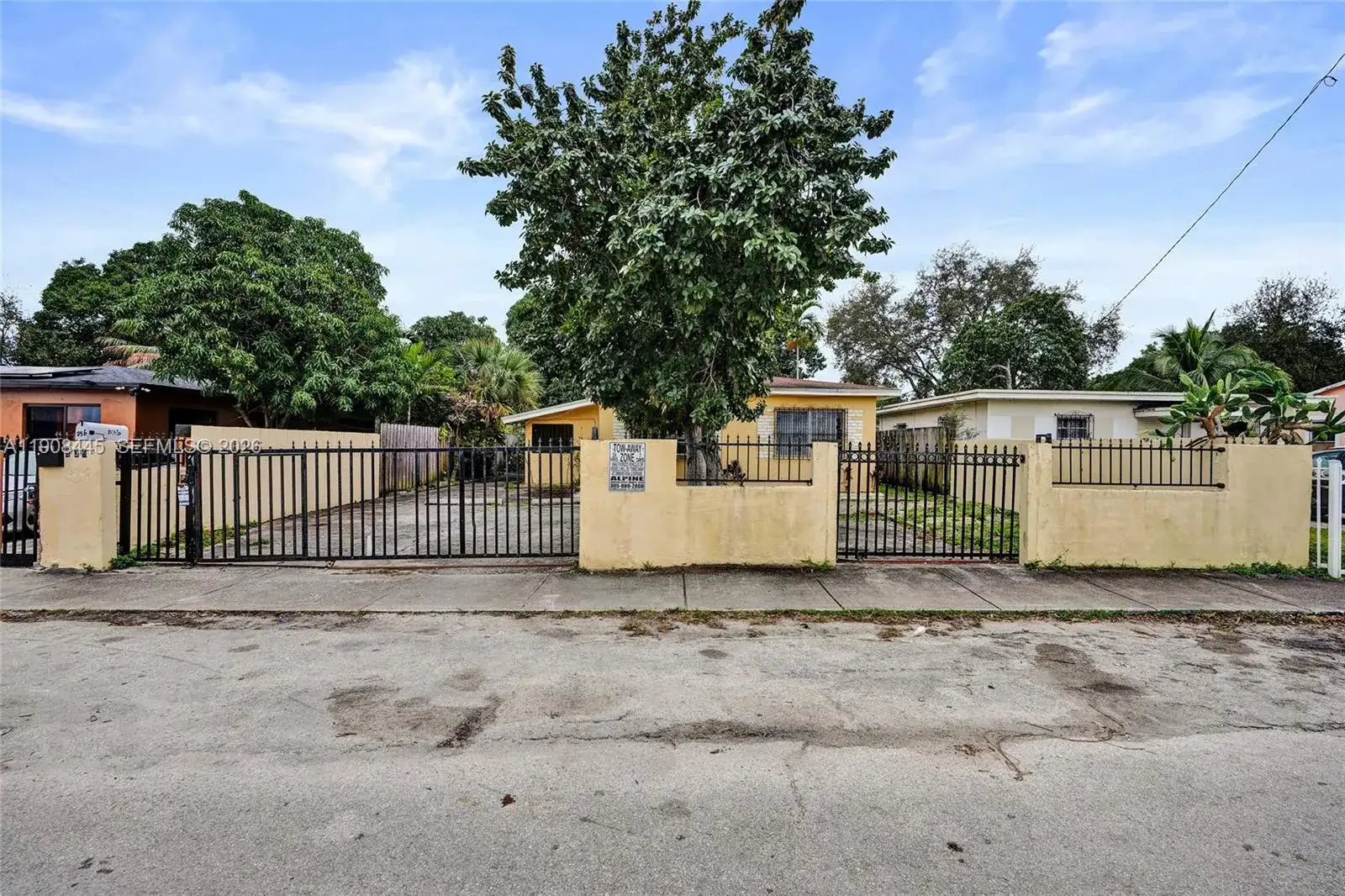 836 NW 101st St, Miami FL 33150 photo 2