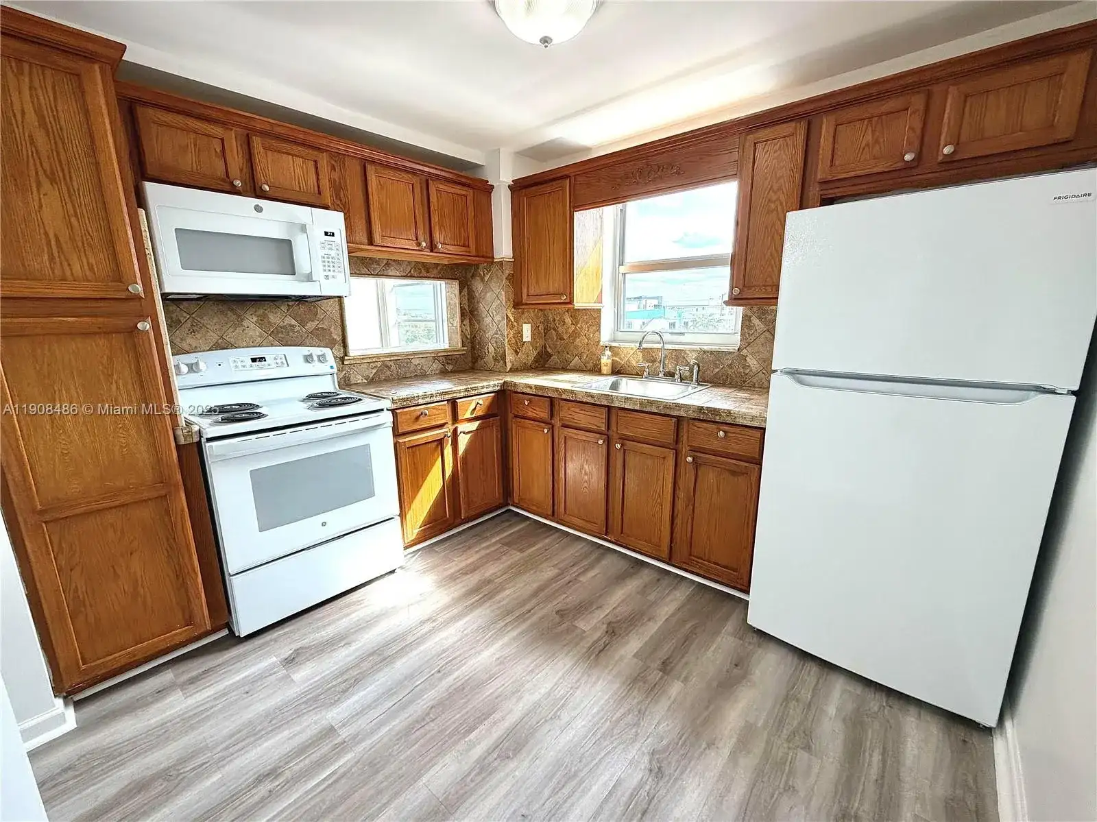 8000 Harding Ave # 5C, Miami Beach FL 33141 photo 3