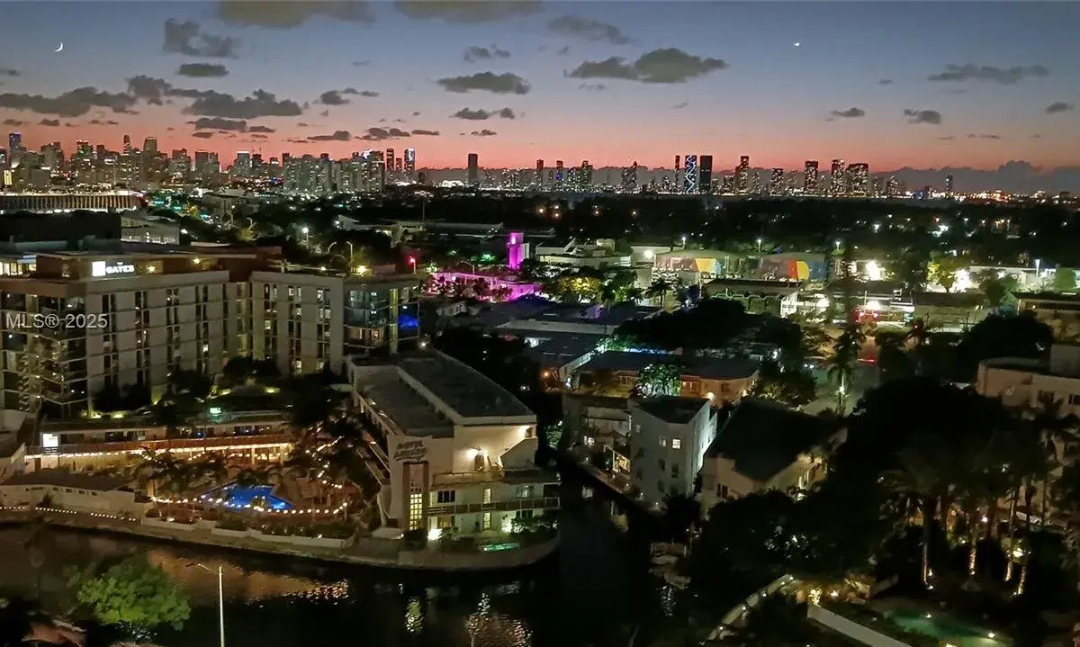2401 Collins Ave # 1708, Miami Beach FL 33140