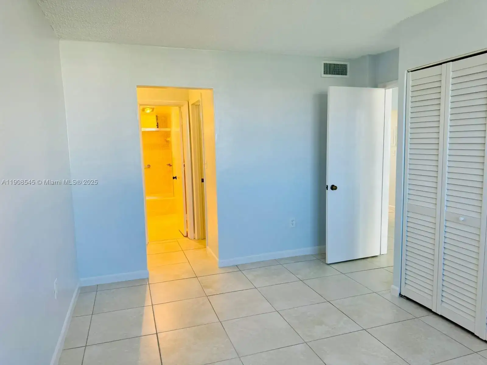 2930 Point East Dr # E512, Aventura FL 33160 photo 5