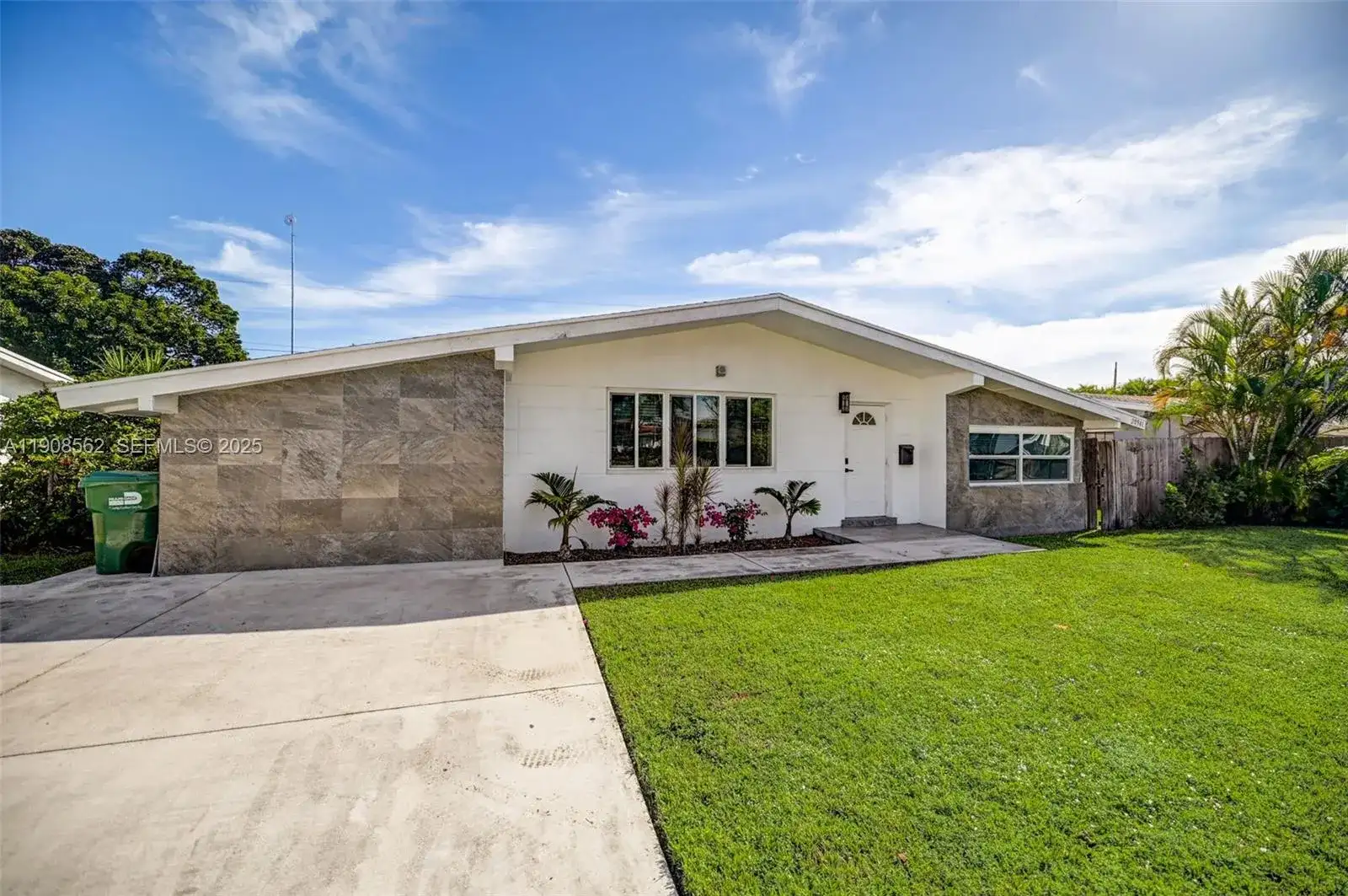 20941 NE 25th Ct, Miami FL 33180 photo 4