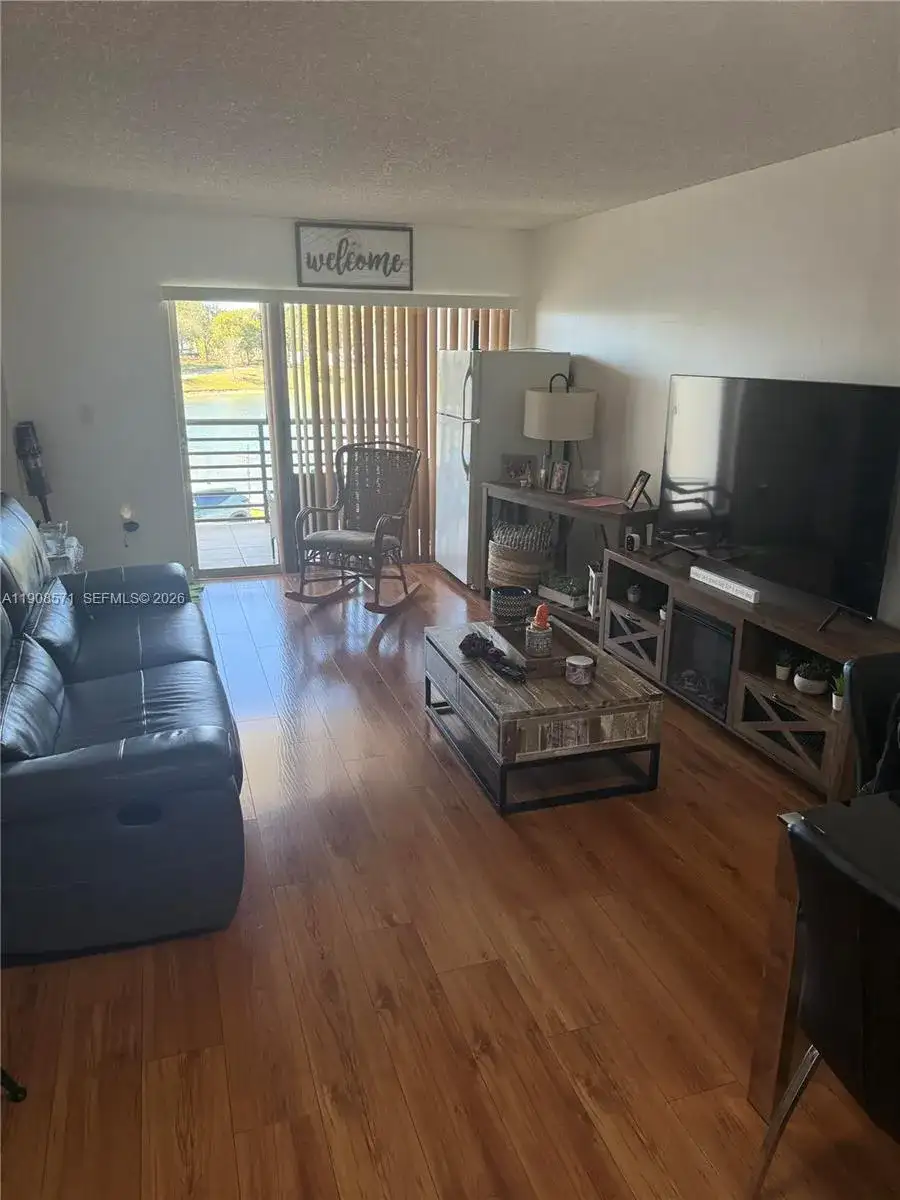 9735 Fontainebleau Blvd # G205, Miami FL 33172 photo 3