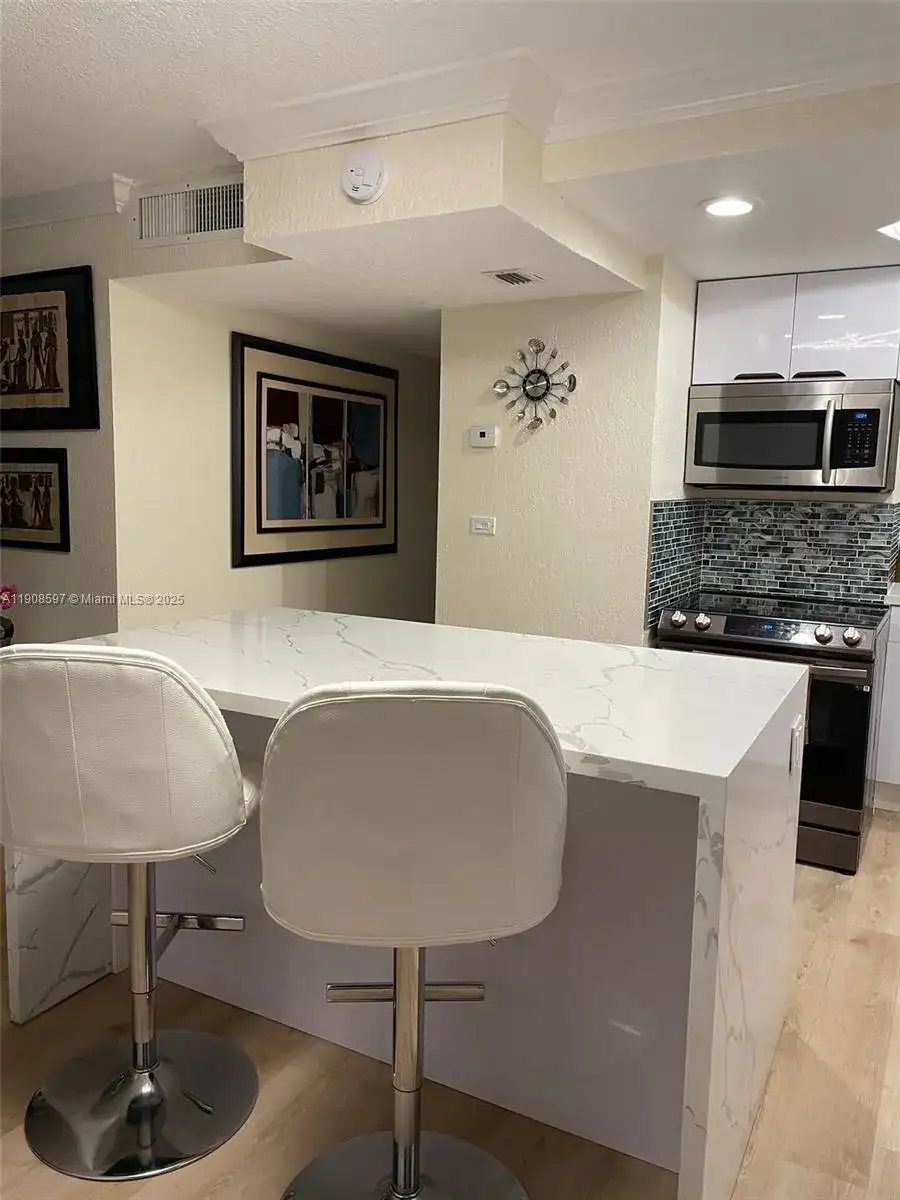 110 Fontainebleau Blvd # 302, Miami FL 33172 photo 4
