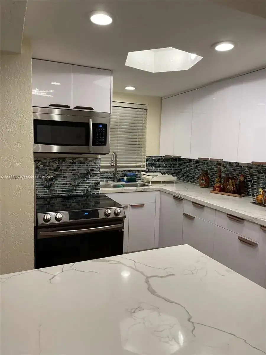 110 Fontainebleau Blvd # 302, Miami FL 33172 photo 5