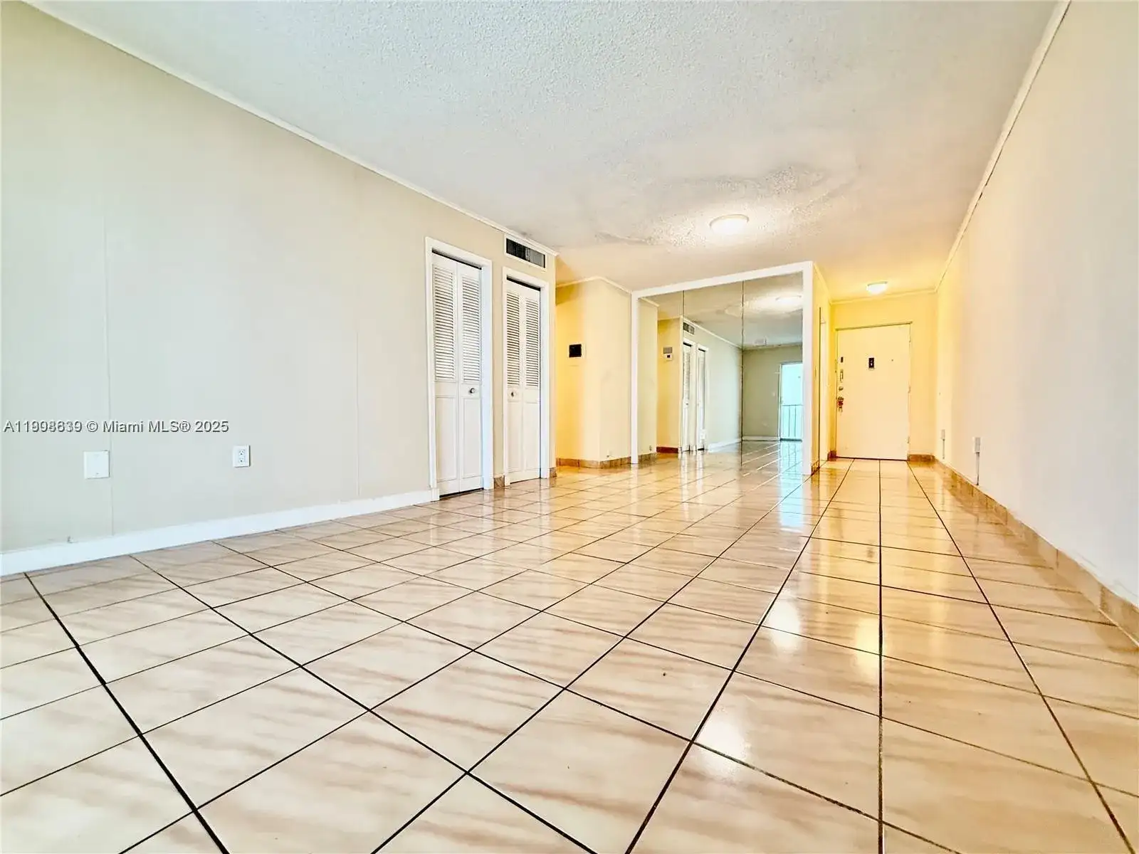 424 SW 7th St # 404, Miami FL 33130 photo 3