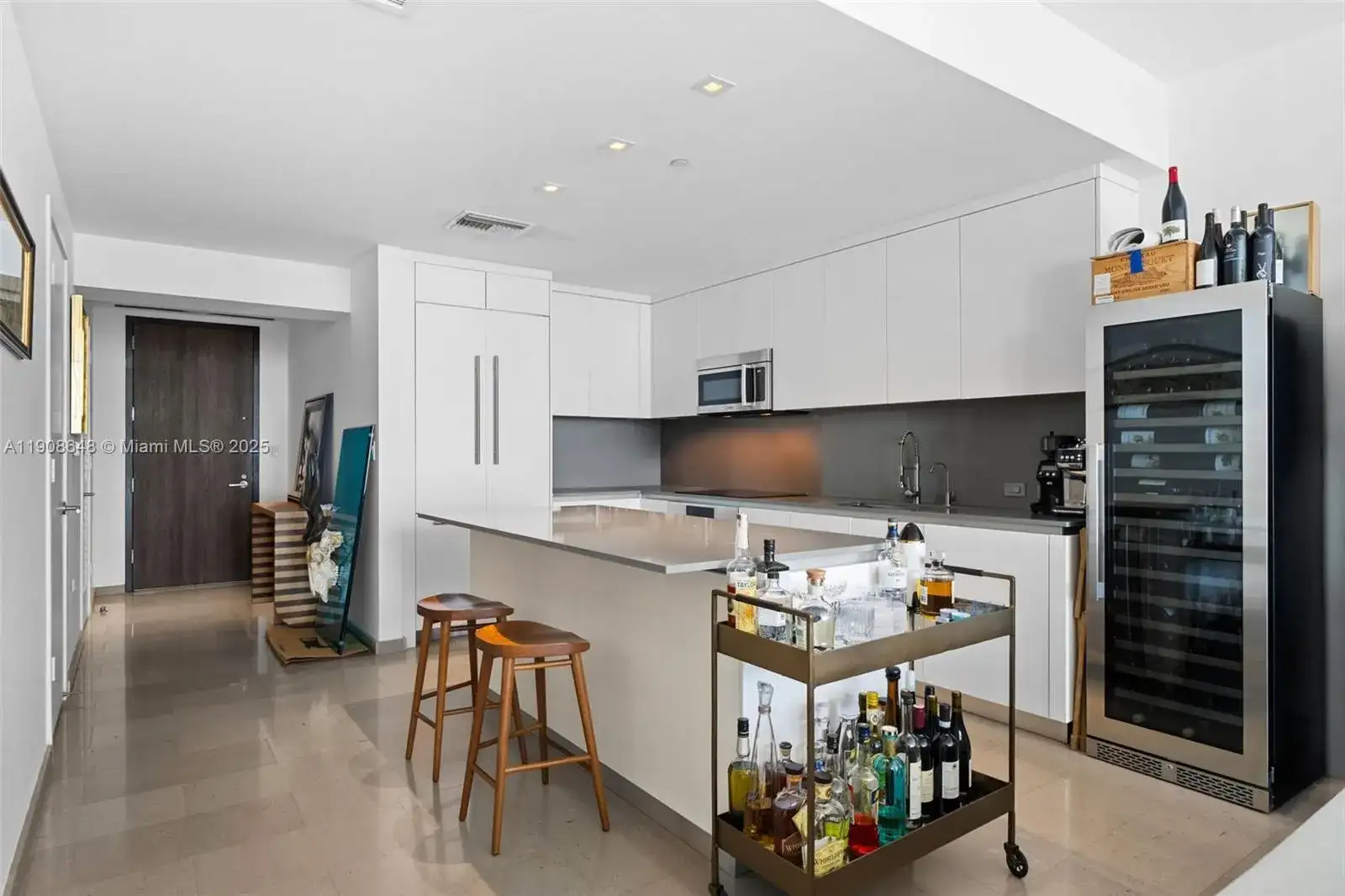68 SE 6th St # 2505, Miami FL 33131 photo 3