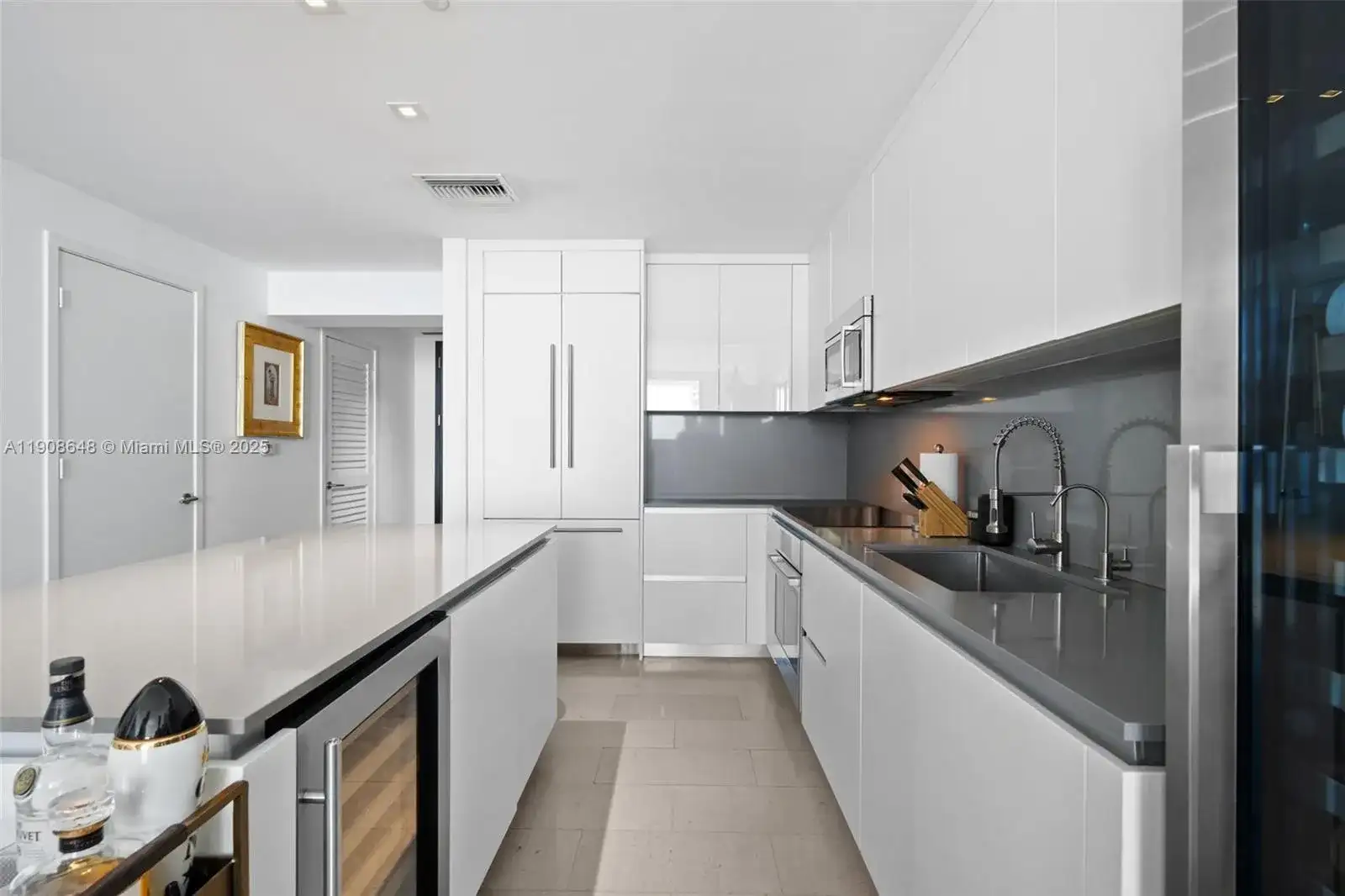 68 SE 6th St # 2505, Miami FL 33131 photo 4