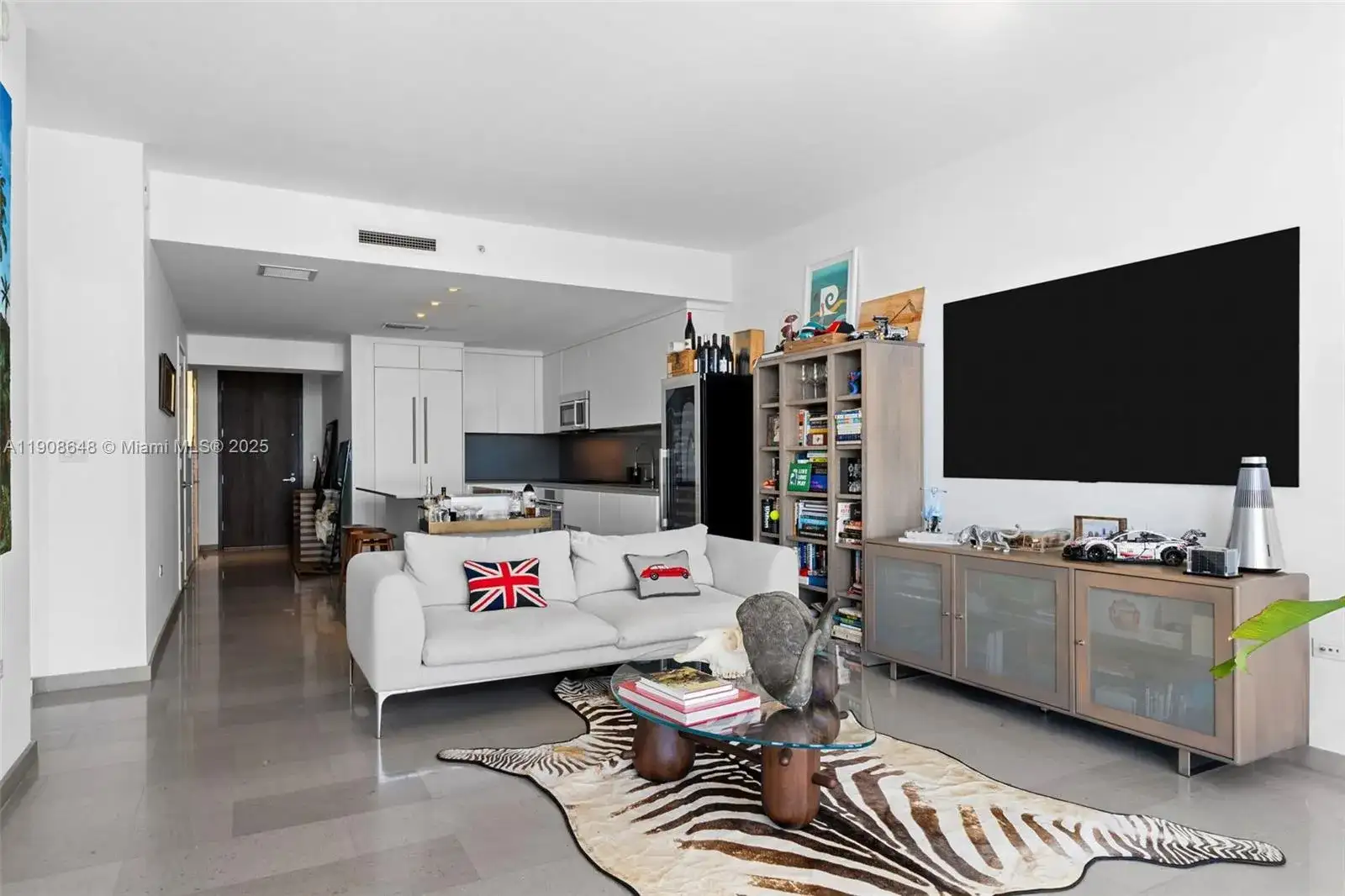 68 SE 6th St # 2505, Miami FL 33131 photo 5