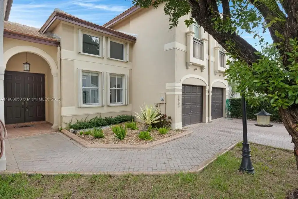 4863 NW 109th Path, Doral FL 33178 photo 3