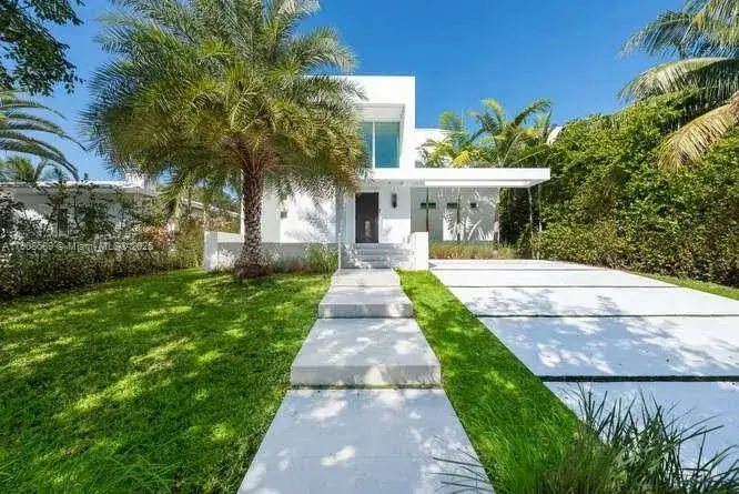 1325 Bay Dr, Miami Beach FL 33141 photo 3