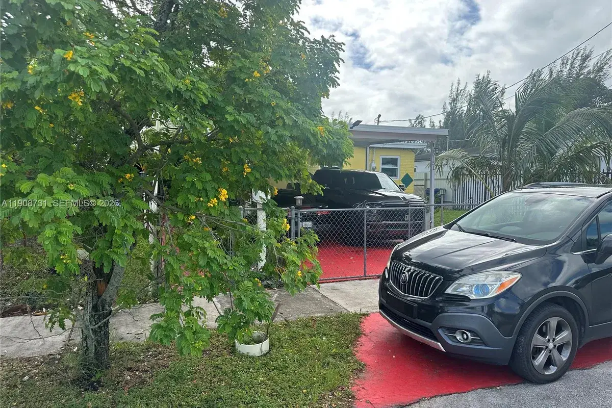15151 Railroad Dr, Miami Gardens FL 33054