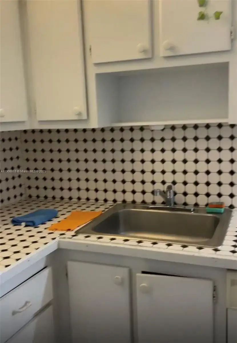 16851 NE 23rd Ave # 519, North Miami Beach FL 33160 photo 2