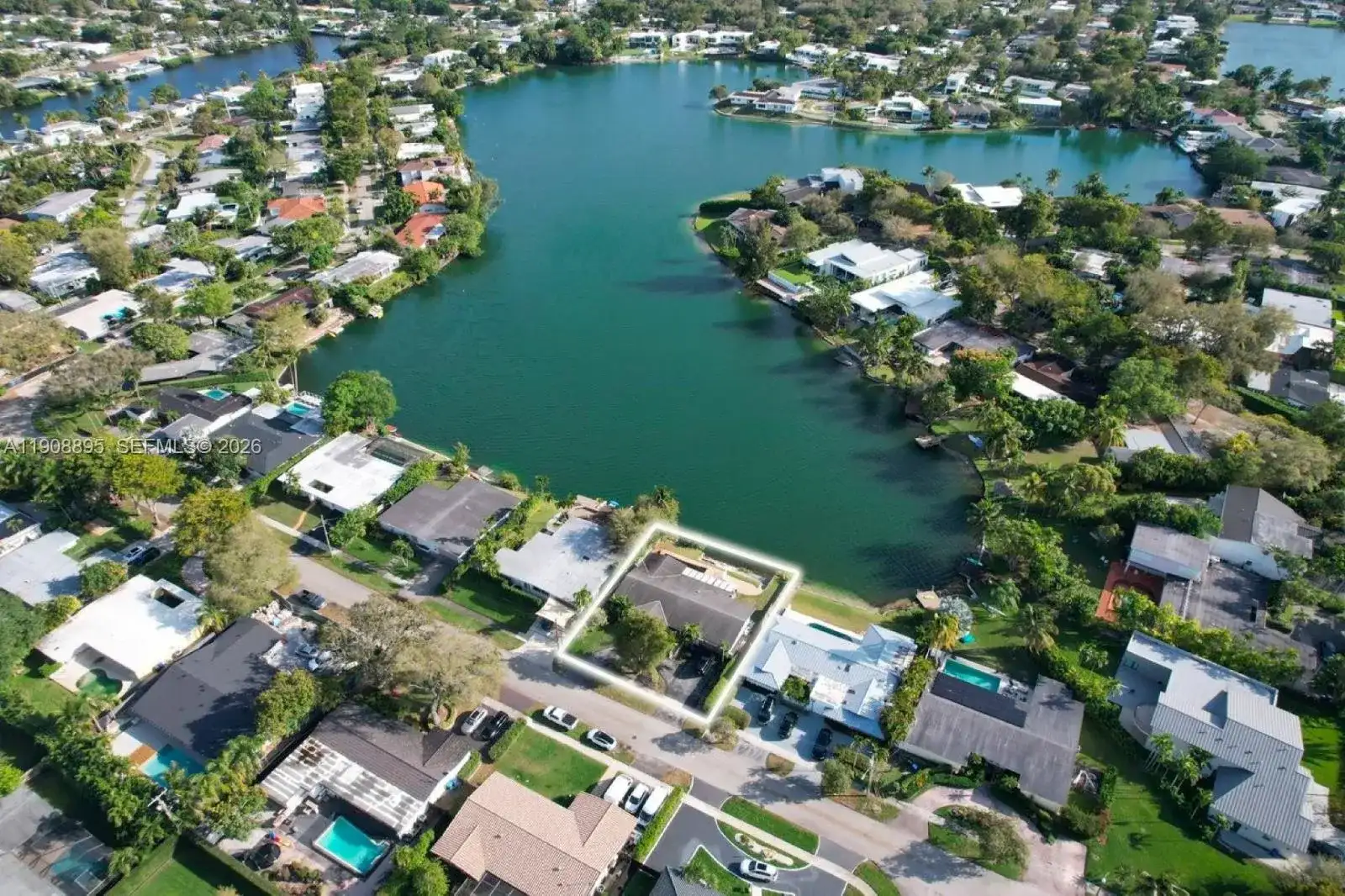 2010 NE 196th Ter, North Miami Beach FL 33179 photo 3