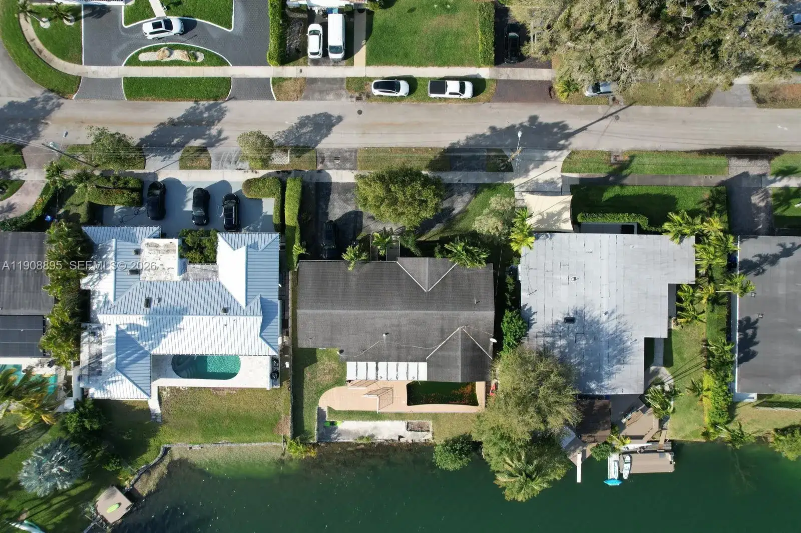 2010 NE 196th Ter, North Miami Beach FL 33179 photo 4