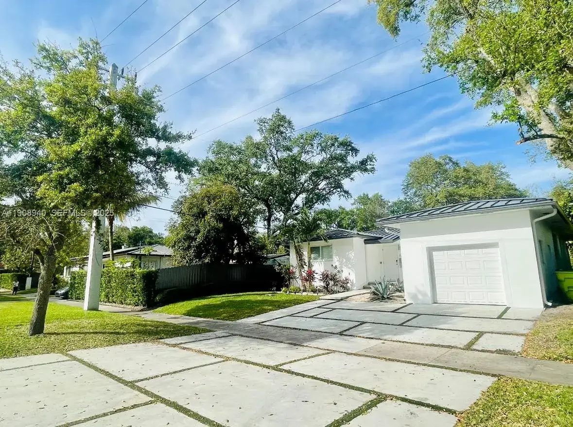 330 NE 88th St, El Portal FL 33138