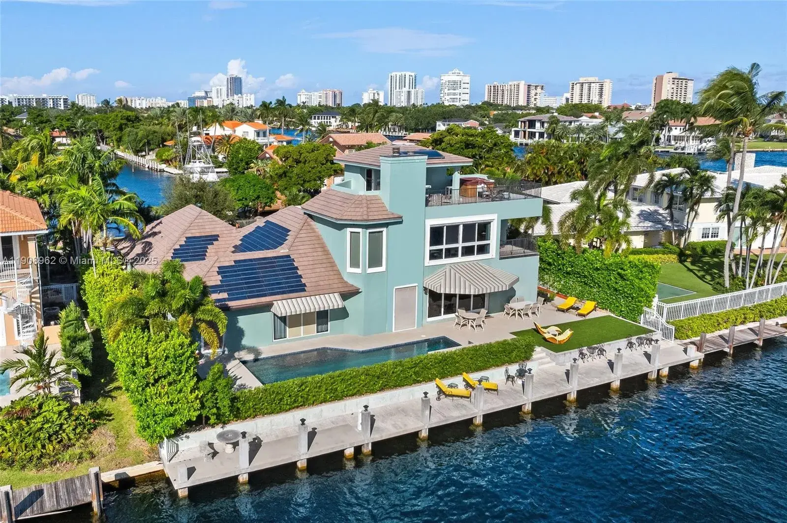 70 Bay Colony Ln, Fort Lauderdale FL 33308