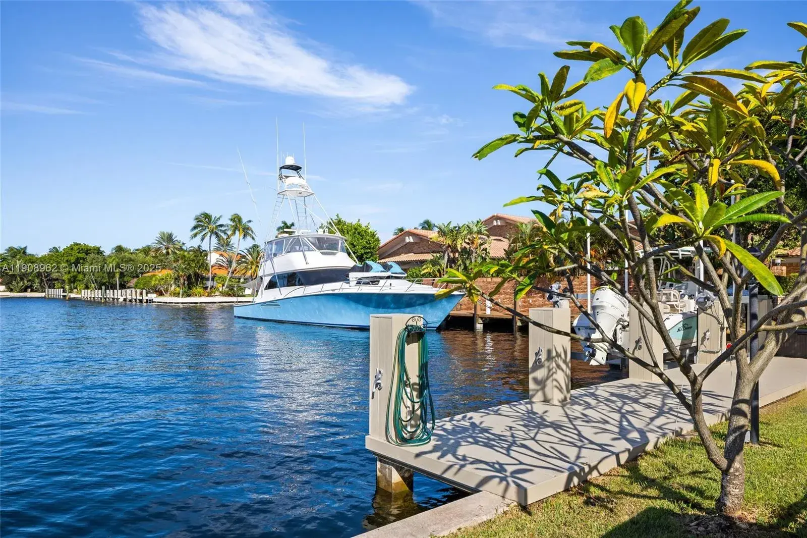 70 Bay Colony Ln, Fort Lauderdale FL 33308