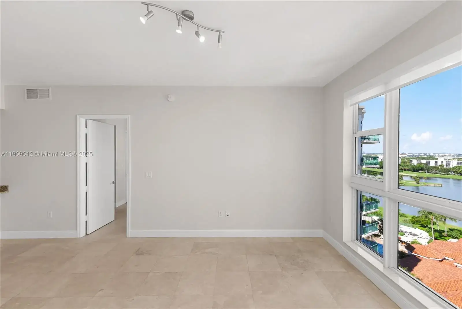 19900 E Country Club Dr, Aventura FL 33180 photo 4
