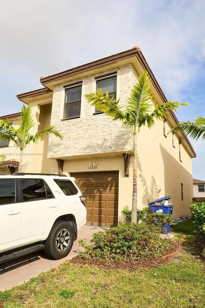 25255 SW 107th Ct, Homestead FL 33032 photo 2