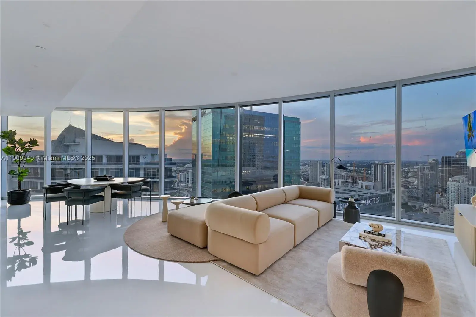 1 bedroom 1 bath Residential for sale at 300 Biscayne Boulevard Way # 5108, Miami FL 33131