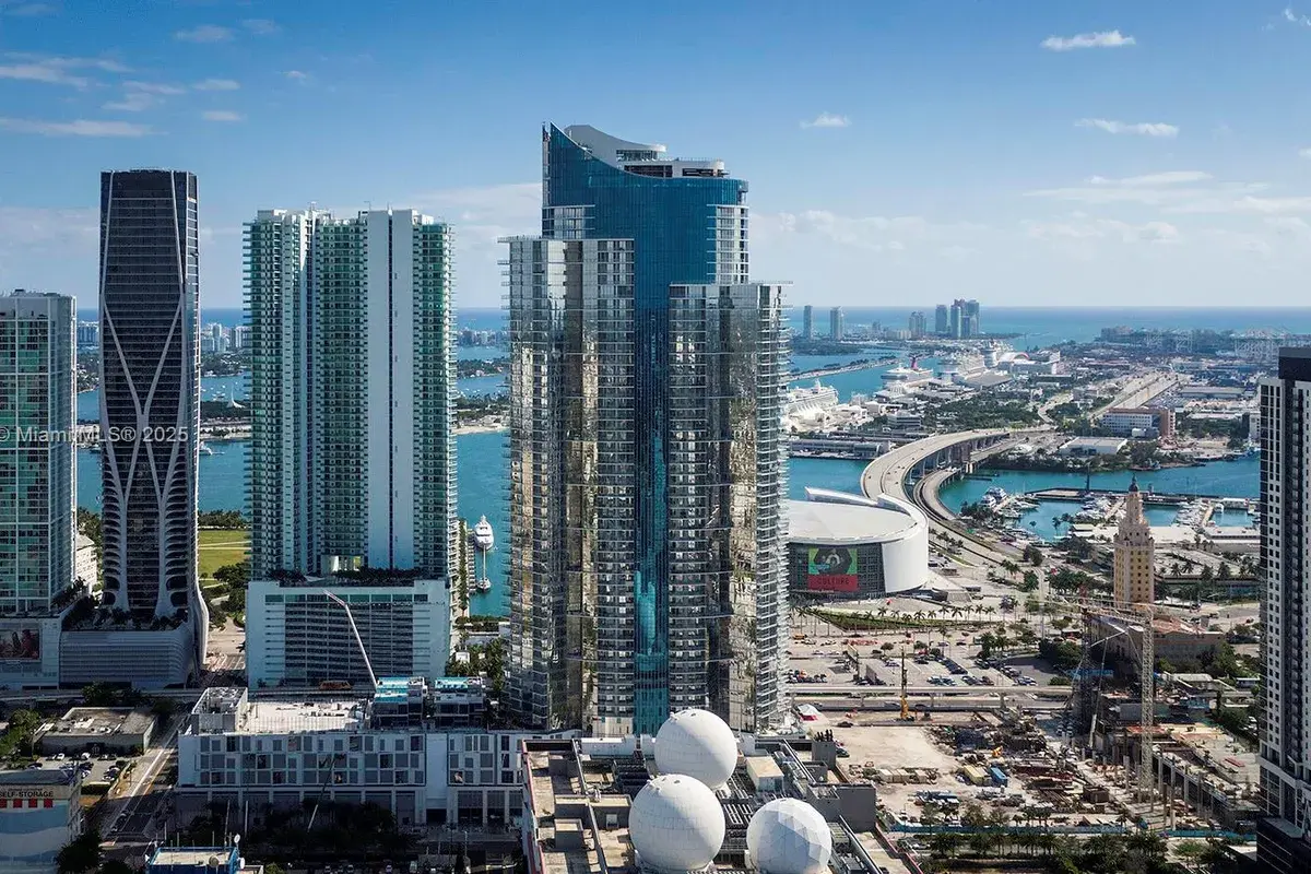 851 NE 1st Ave # 2303, Miami FL 33132