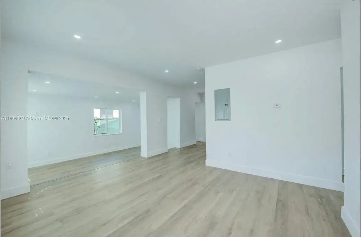 1499 NE 152nd St, North Miami Beach FL 33162 photo 3
