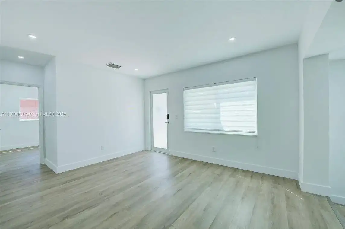 1499 NE 152nd St, North Miami Beach FL 33162 photo 4