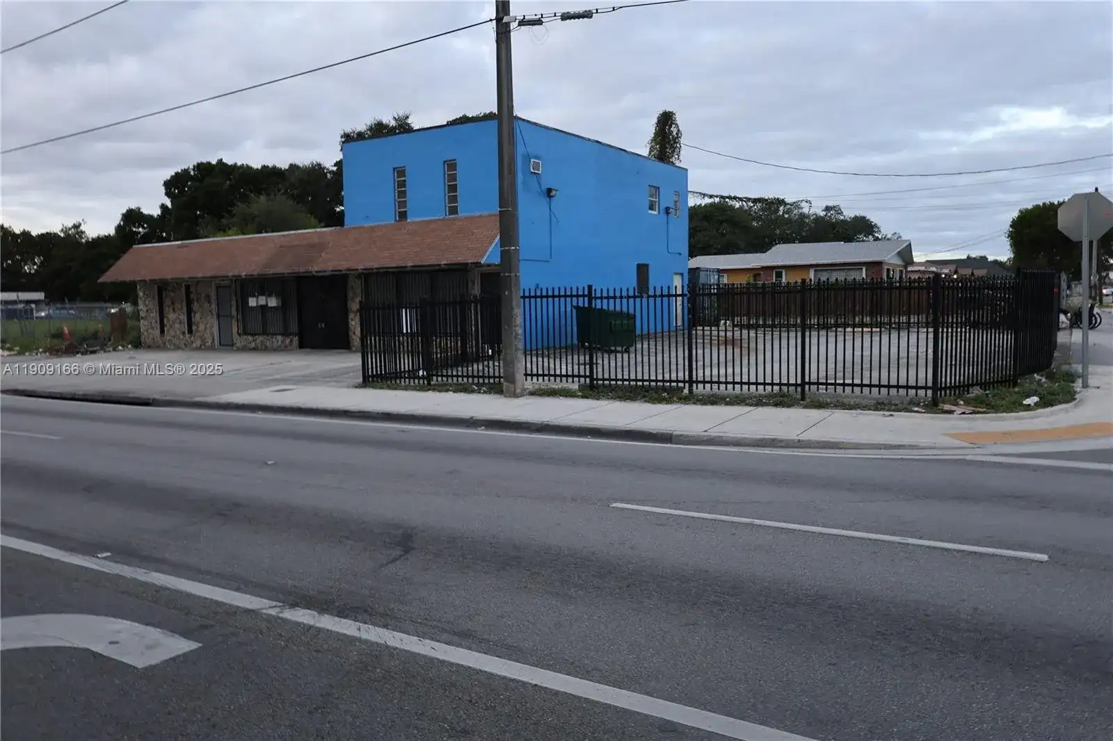 4634 NW 27th Ave, Miami FL 33142 photo 3