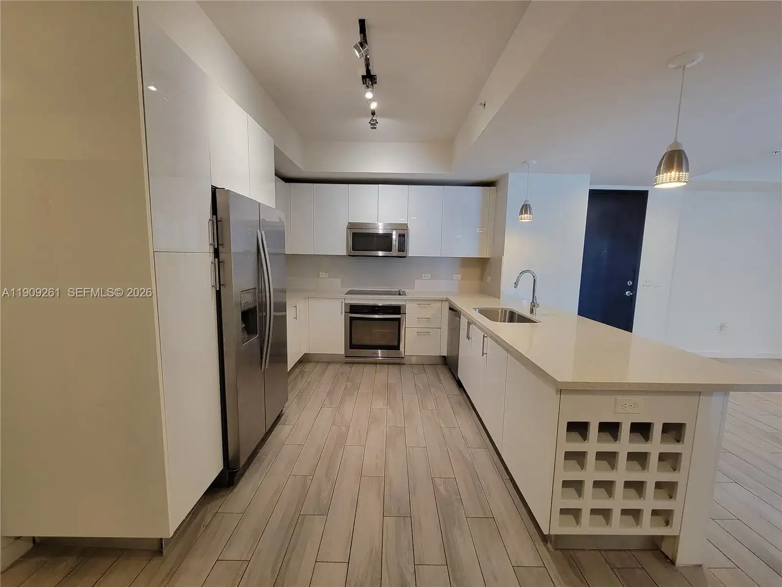999 SW 1st Ave # 2016, Miami FL 33130 photo 3