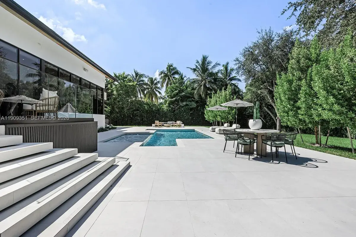7910 Los Pinos Cir, Coral Gables FL 33143