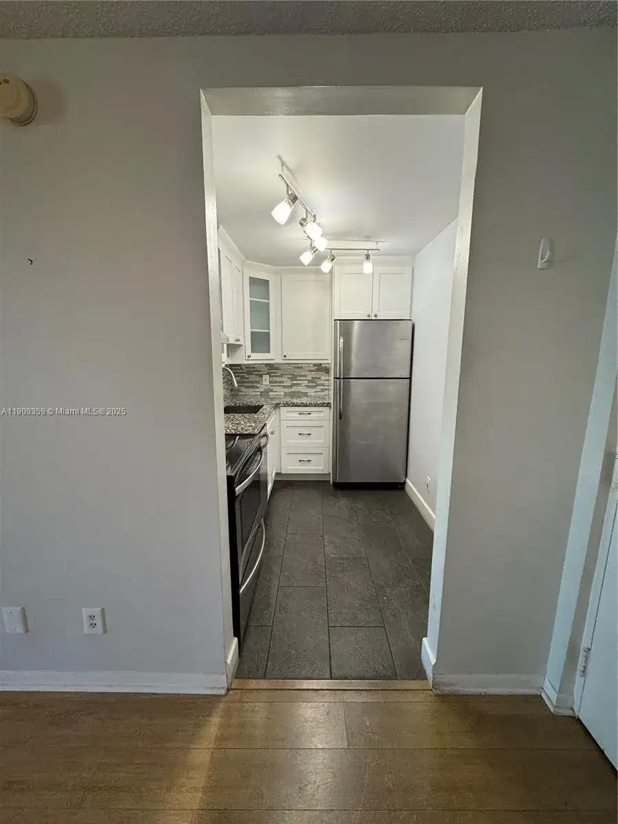 8411 NW 8th St # 203, Miami FL 33126 photo 5