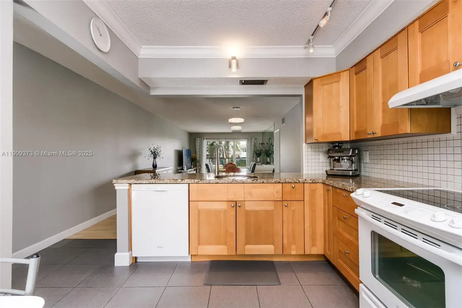 4020 Crystal Lake Dr # 209, Deerfield Beach FL 33064 photo 3