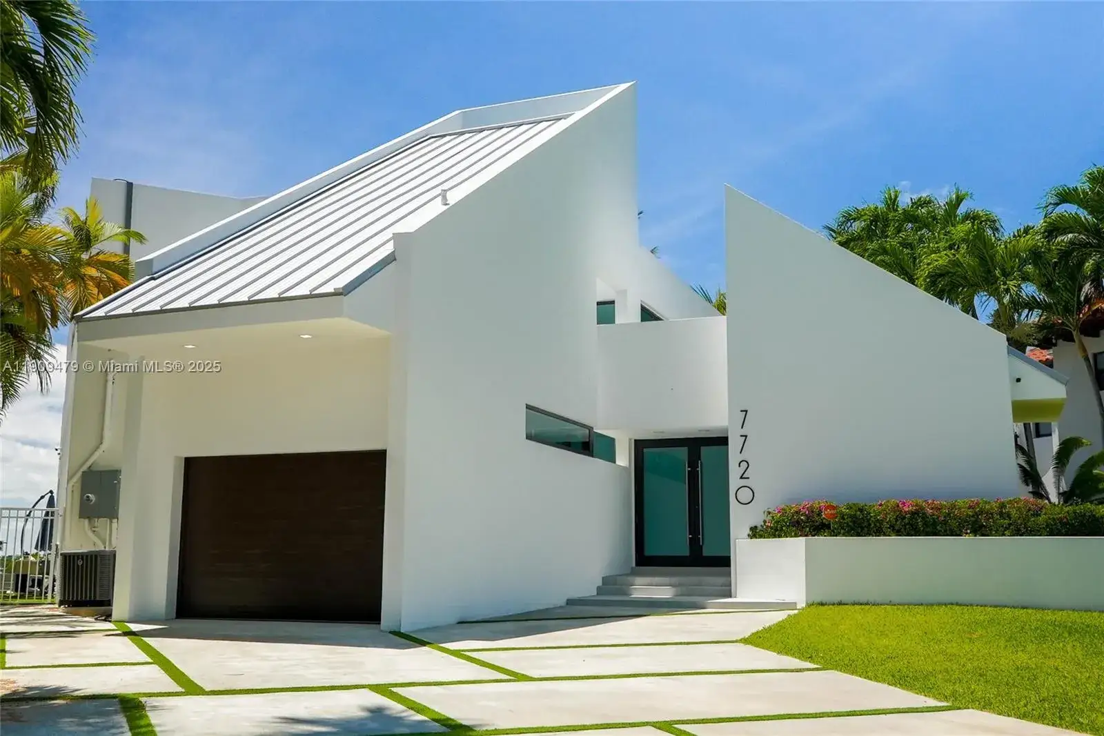 7720 Miami View Dr, North Bay Village FL 33141