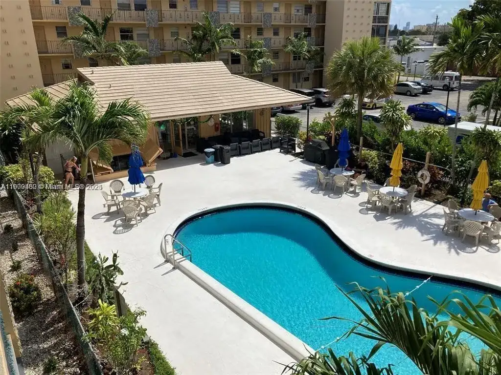2145 Pierce St # 205, Hollywood FL 33020 photo 4