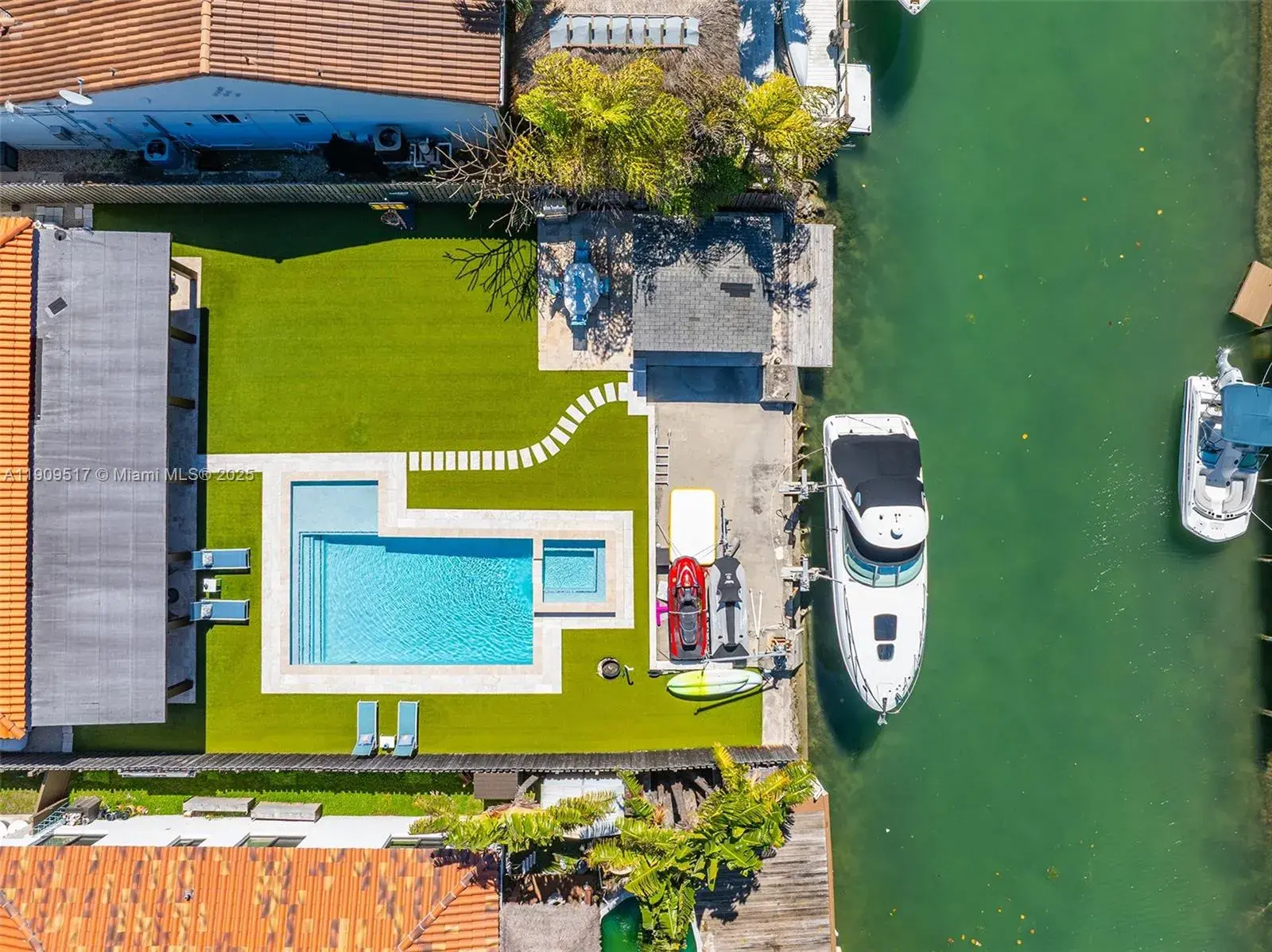 7940 Hawthorne Ave, Miami Beach FL 33141
