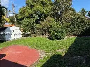 1077 NE 157th Ter, North Miami Beach FL 33162 photo 2