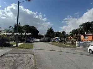 1077 NE 157th Ter, North Miami Beach FL 33162 photo 4