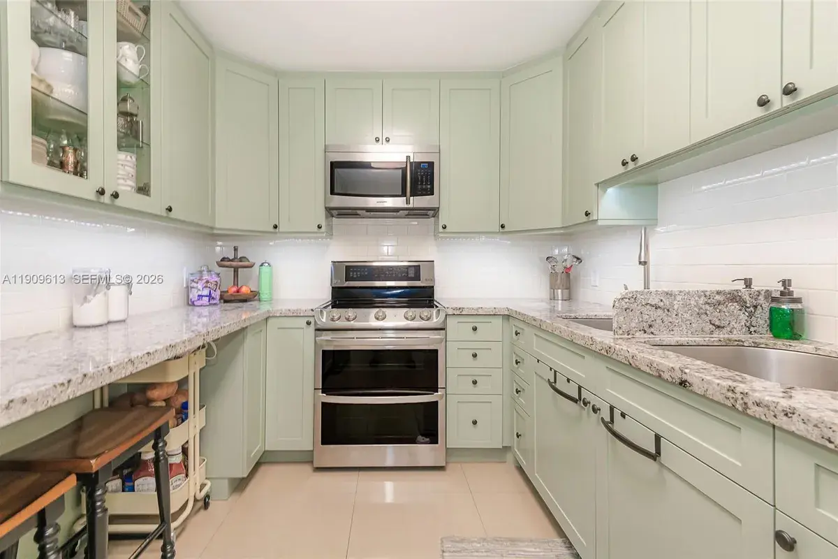 5750 Collins Ave # 3J, Miami Beach FL 33140