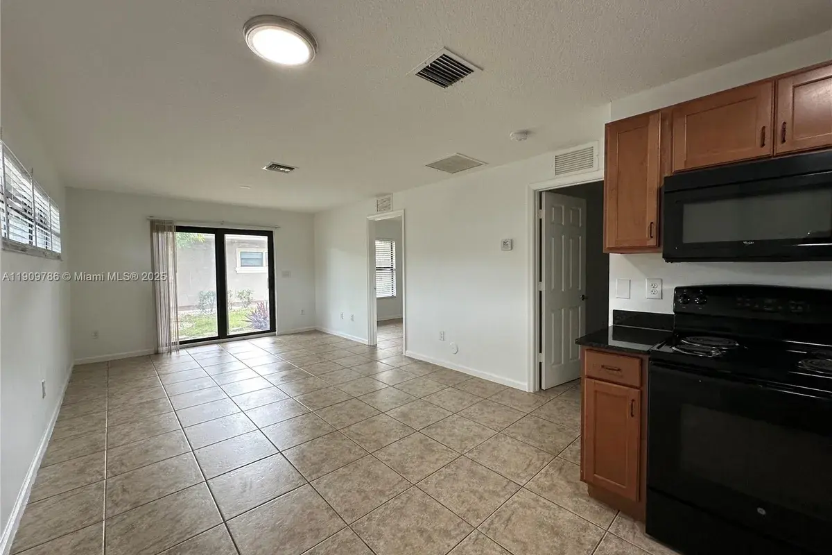 1045 NE 10th Ave # 1, Fort Lauderdale FL 33304