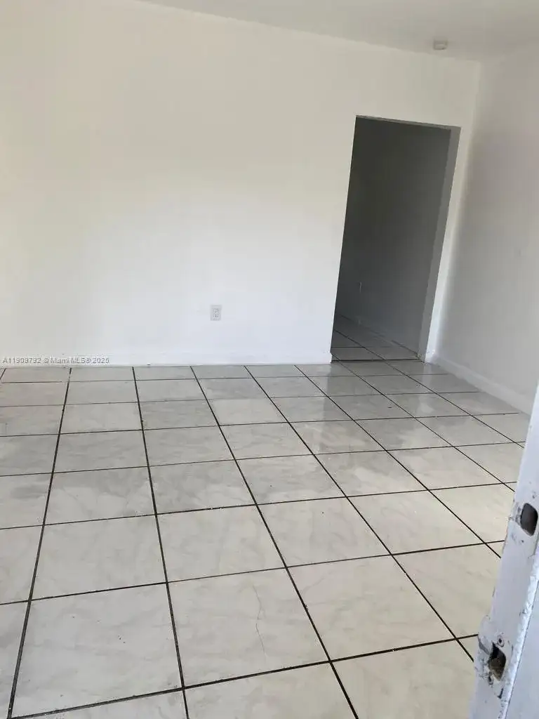 2181 NW 91st St, Miami FL 33147 photo 2