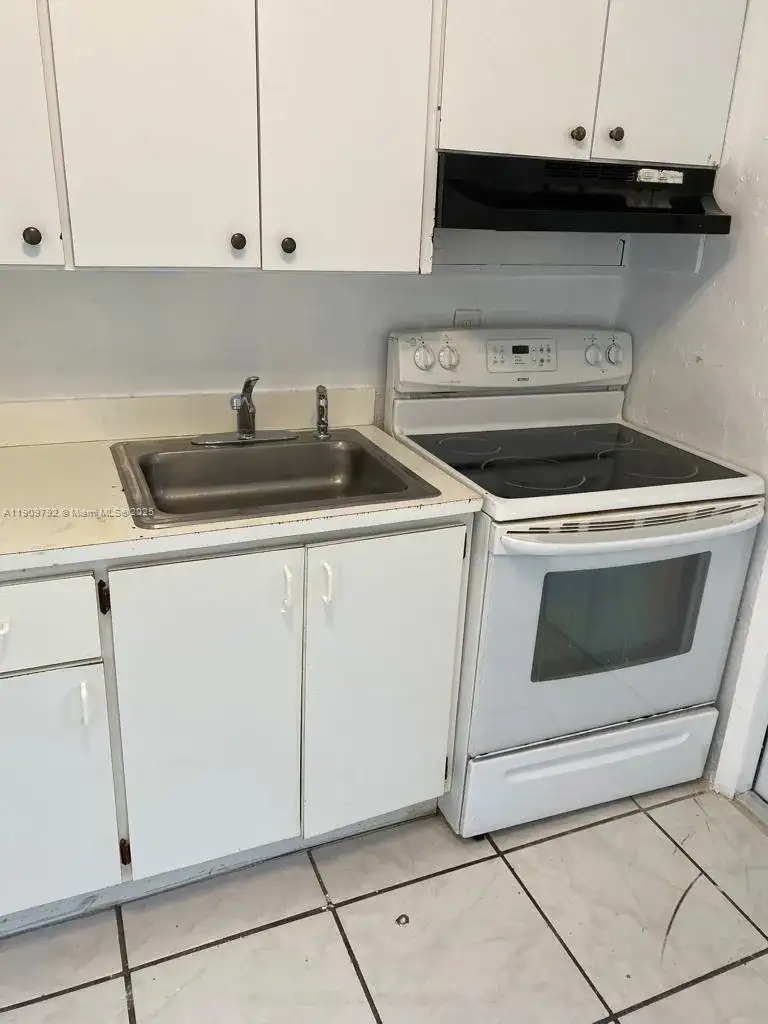 2181 NW 91st St, Miami FL 33147 photo 4